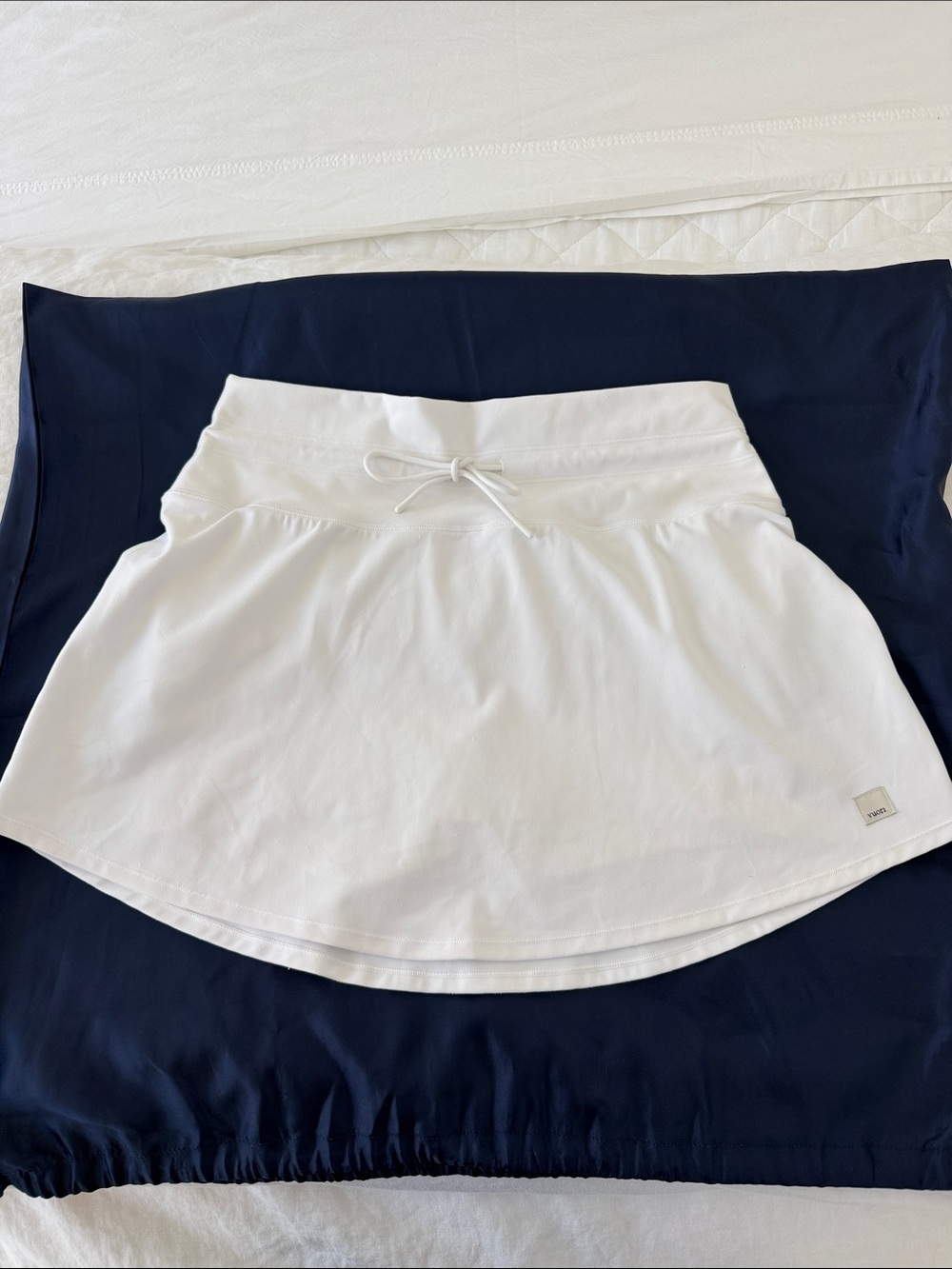 Vuori Size M 14” White Daily Tennis Skort - Picture 3 of 10